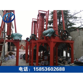 Vertical squeezing cement pipe making machine